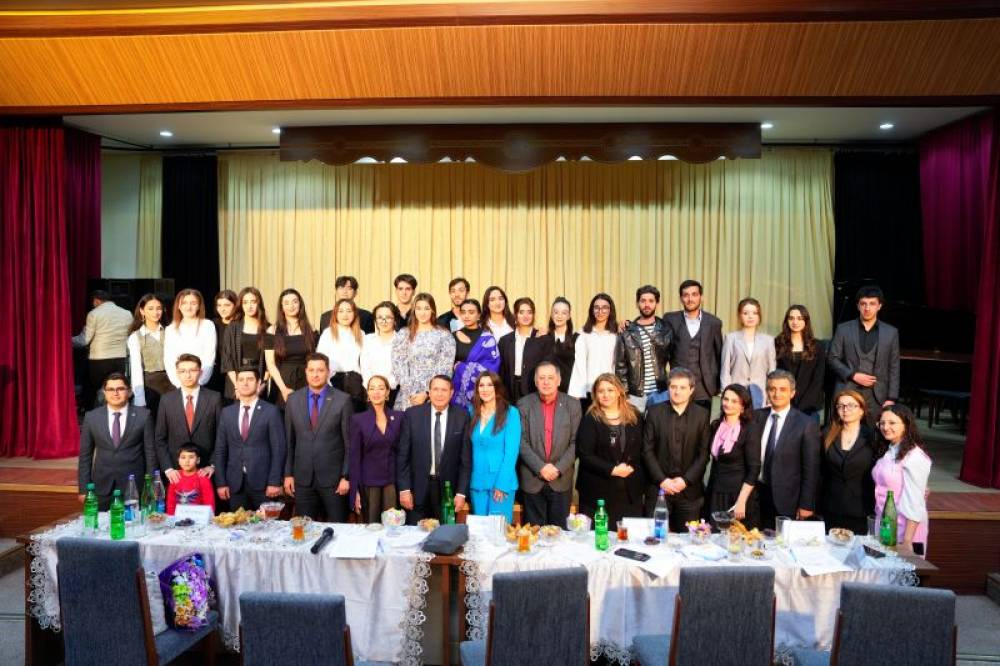 NDU-da Ümummilli Lider Heydər Əliyevin anadan olmasının 102, Naxçıvan Muxtar Respublikasının yaranmasının 101 illiyinə həsr olunmuş “Bədii yaradıcılıq müsabiqə-festivalı” keçirilib