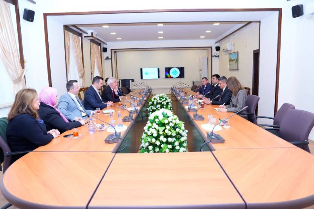 Rektor Elbrus İsayev əcnəbi professorlar ilə görüşüb