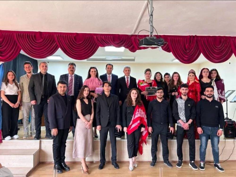 Naxçıvan Dövlət Universitetinin "Turan" instrumental ansamblı, "Belkanto" vokal qrupu və universitetin rəqs qrupu Türkiyənin İğdır şəhərində Halfeli Borsa İstanbul məktəbində konsert proqramı ilə çıxış ediblər 