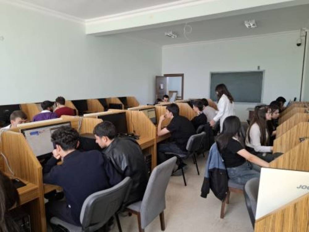 Naxçıvan Dövlət Universitetinin Memarlıq və mühəndislik fakültəsi tərəfindən həmin fakültədə təhsil alan tələbələr üçün yaradılmış ödənişsiz C++ proqramlaşdırma kursları davam edir