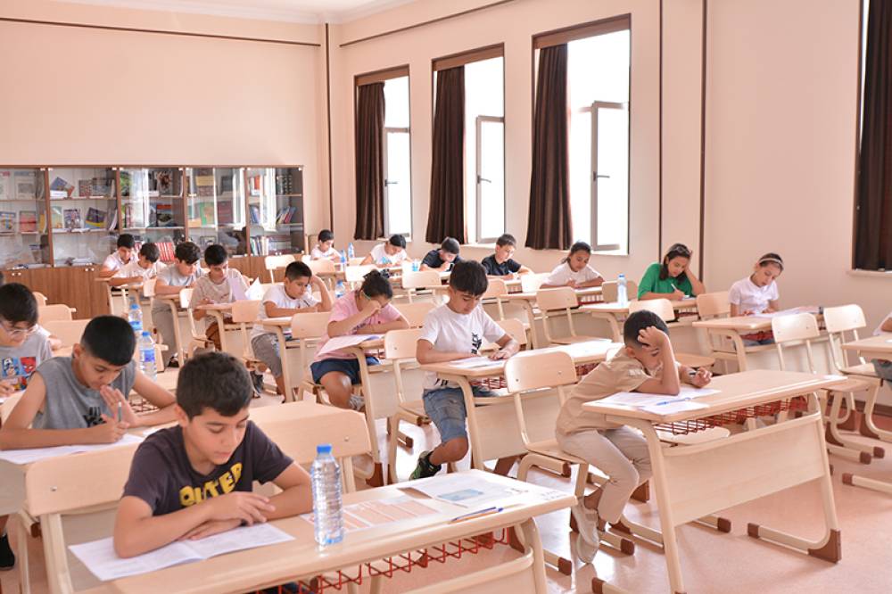 Naxçıvan Dövlət Universitetinin İngilis dili Təmayüllü Gimnaziyasına qəbul imtahanı həyata keçirilib.