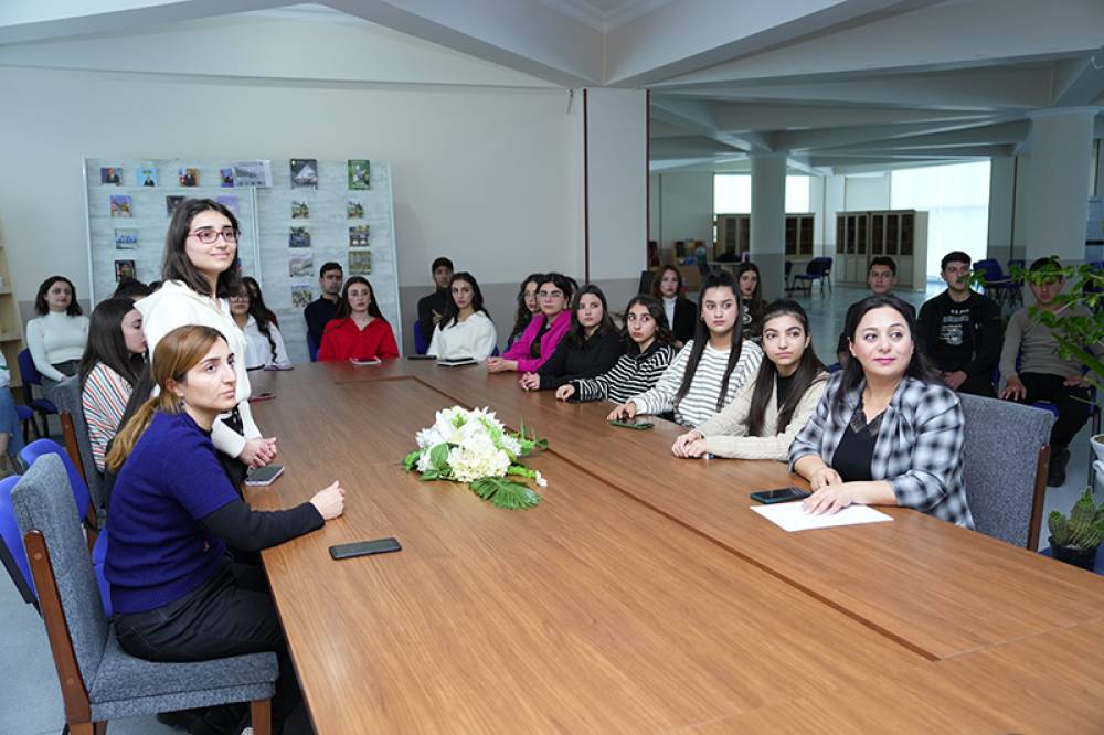 Naxçıvan Dövlət Universitetində gənc yazıçı Aysel Şıxlı ilə görüş keçirilib
