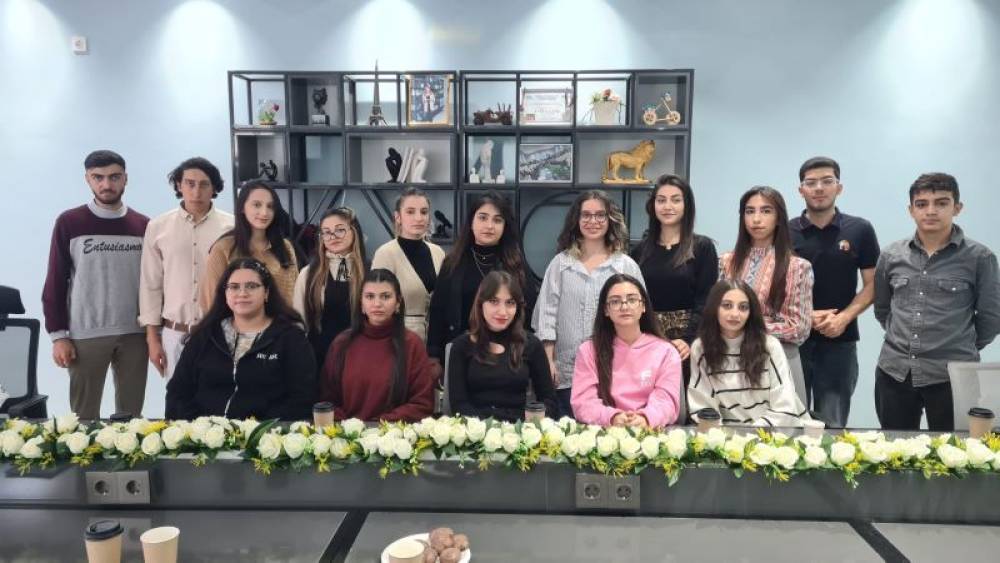 Jurnalistika ixtisasında təhsil alan tələbələr üçün "Stress və böhran şəraitində ünsiyyət strategiyaları" mövzusunda təlim keçirilib