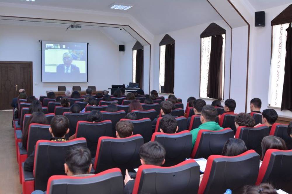 Naxçıvan Dövlət Universitetində “Azərbaycanda regional iqlim dəyişmələri və onun çay su ehtiyatlarına təsiri” haqqında vebinar keçirilib