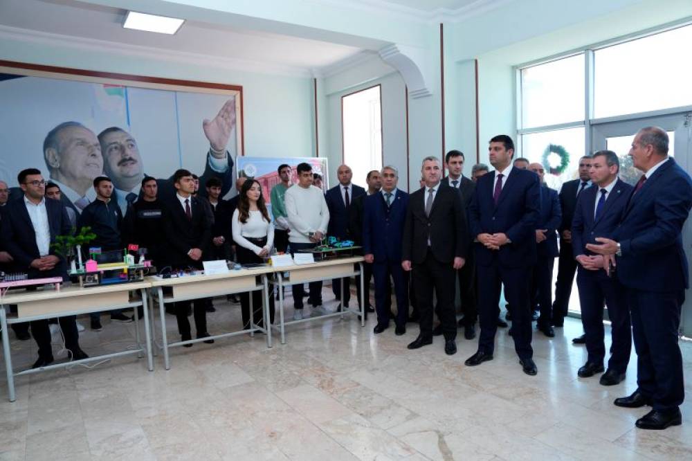 Naxçıvan Dövlət Universitetində  “Elektronika və proqramlaşdırma” sərgisi keçirilib