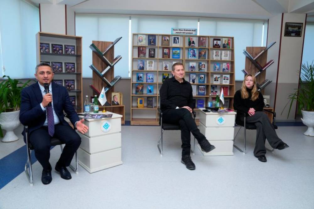 NDU-da Umut Yıldızın “Teleskopumun ucundakı kainat” kitabının təqdimatı keçirilib