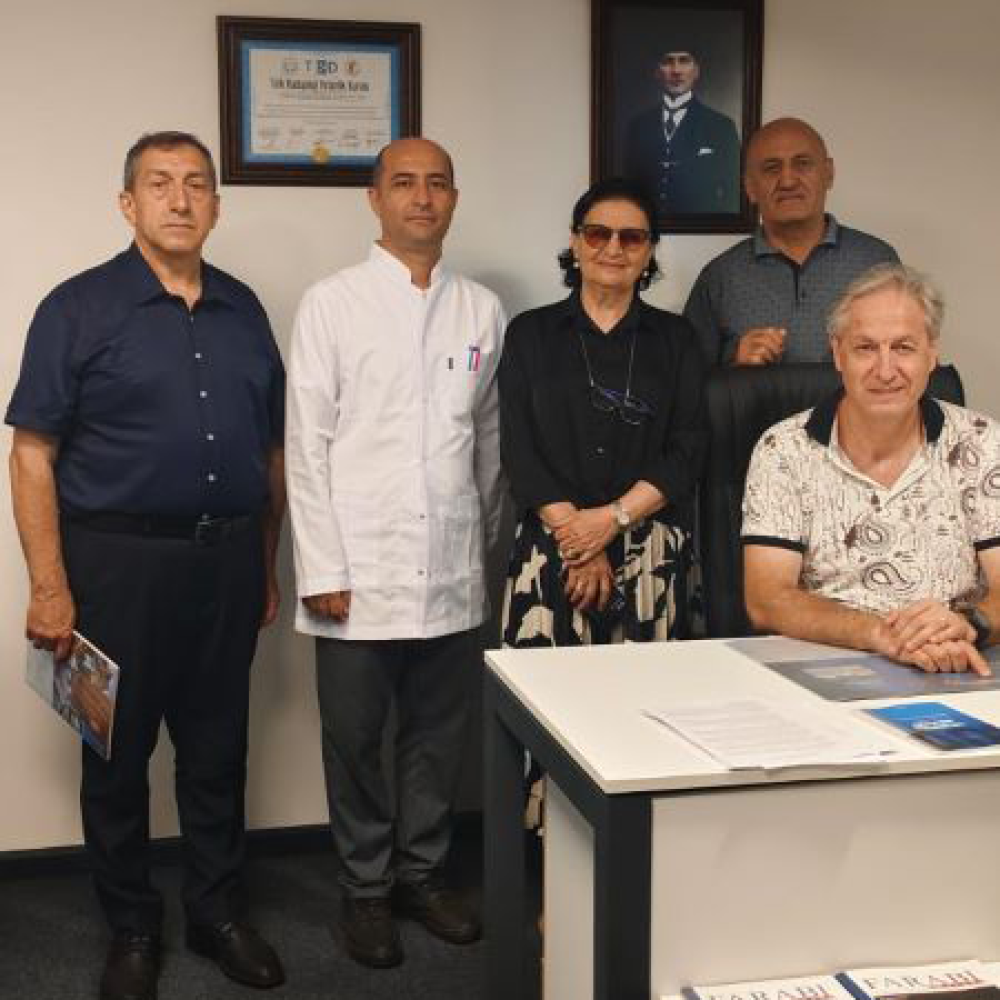Türkiyədə təcrübədə olan Naxçıvan Dövlət Universitetinin Tibb fakültəsinin həkimləri Qaradəniz Texniki Universitetində Radiologiya bölmə rəhbəri Prof. Dr. Polat Koşucu ilə görüşüb
