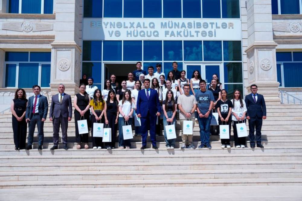 NDU-nu seçən 600-dən yuxarı bal toplayan abituriyentlərlə görüş keçirilib