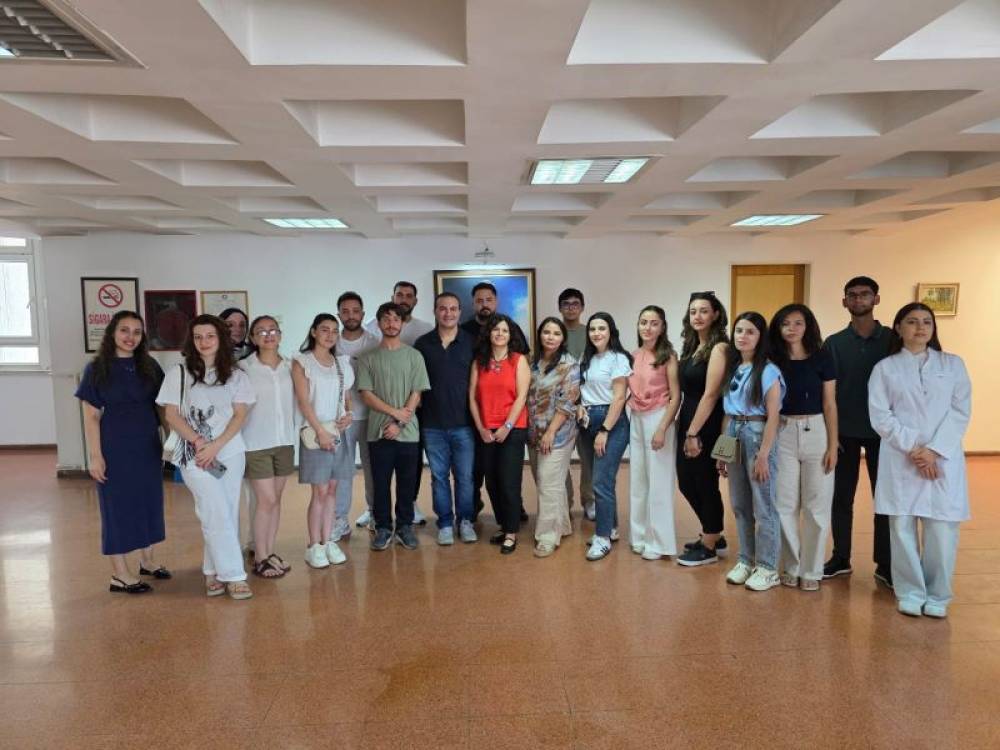 Naxçıvan Dövlət Universitetinin Əczaçılıq ixtisası üzrə III-IV kurs tələbələri iki həftəlik yay istehsalat təcrübəsi davam edir