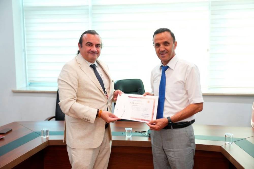  Naxçıvan Dövlət Universitetinin 1 müəllim 13 tələbədən ibarət heyətinin  Ankara Universitetinin Stomatologiya fakültəsində yay istehsalat təcrübəsi uğurla yekunlaşıb.