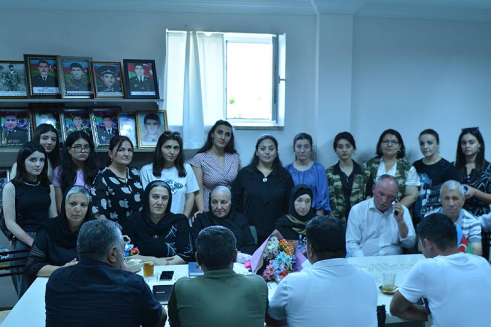 Naxçıvan Qaziləri İctimai Birliyində Azərbaycan Silahlı Qüvvələrinin hərbi əməliyyatlar zamanı şəhid olan generalı Polad Həşimovun anası Səmayə xanımla görüş keçirilib