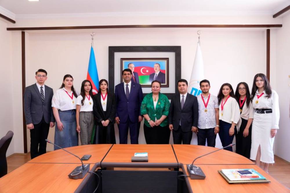 NDU-nun rektoru Elbrus İsayev Beynəlxalq müsabiqələrdə universiteti uğurla təmsil edən tələbələrlə görüşüb