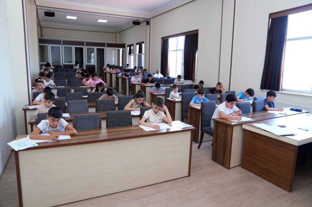 NDU nəzdində İngilis dili Təmayüllü Gimnaziyaya  qəbul imtahanı keçirilib