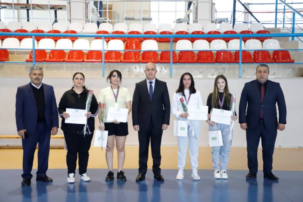NDU-nun İdman Kompleksində Qızlar arasında badminton yarışı keçirilib