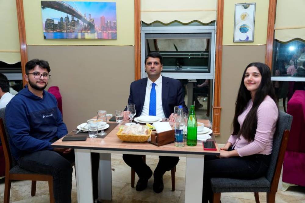 NDU-nun rektoru Elbrus İsayev tələbələrlə iftar süfrəsi ətrafında görüşüb