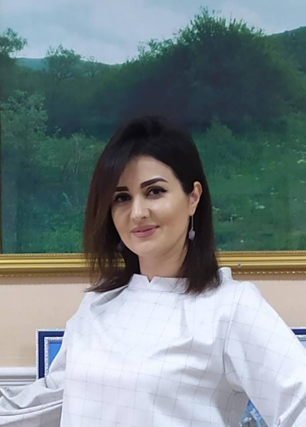 Naxçıvan Dövlət Universitetinin müəlliminin hazırladığı kristal duzundan qadın zinət əşyası patentə layiq görülüb