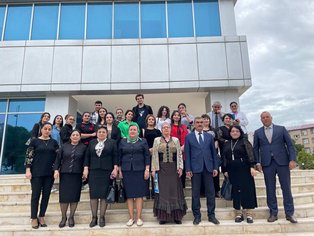 Azərbaycan Respublikasının Əməkdar mədəniyyət işçisi, Fortepiano kafedrasının baş müəllimi Nazilə Qardaşbəyovanın “Nəfəsli musiqi alətlərində ifaçılıq tarixi” adlı dərs vəsaitinin təqdimatı keçirilmişdir.