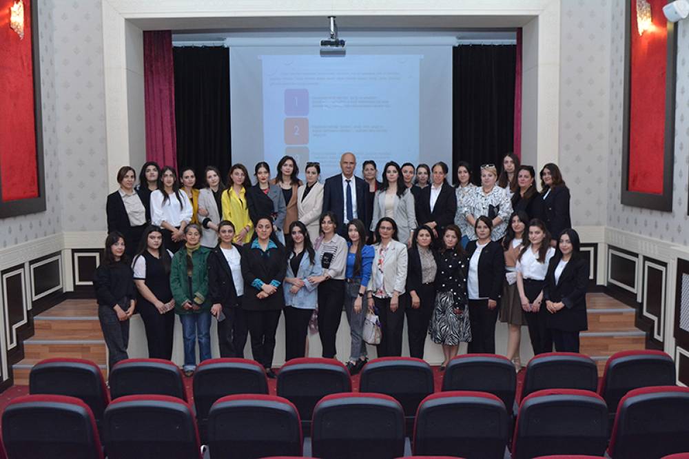 Naxçıvan Dövlət Universitetində “Akademik yazı qaydaları, elmi tədqiqat metodları və beynəlxalq elmi platformalardan informasiya mənbəyi kimi istifadə imkanları” mövzusunda təlim keçirilib