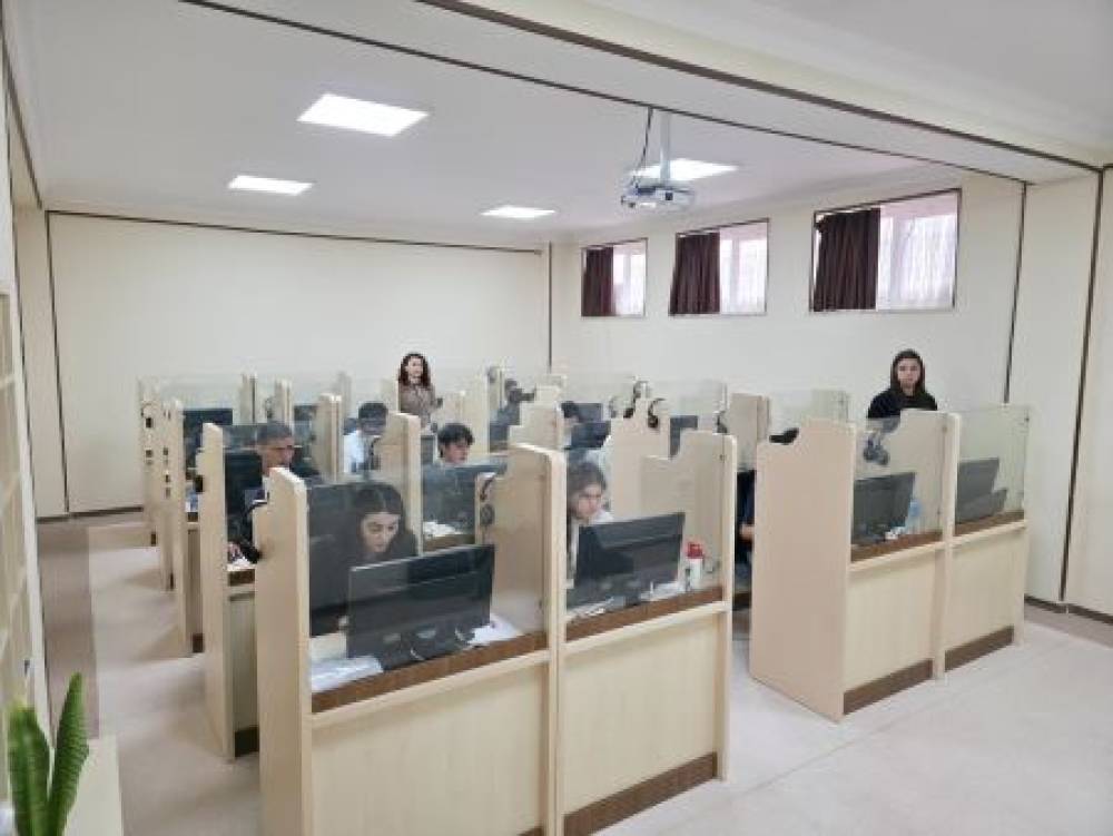 Naxçıvan Dövlət Universitetinin SAT Qeydiyyat və İmtahan Mərkəzində  imtahanlar davam edir