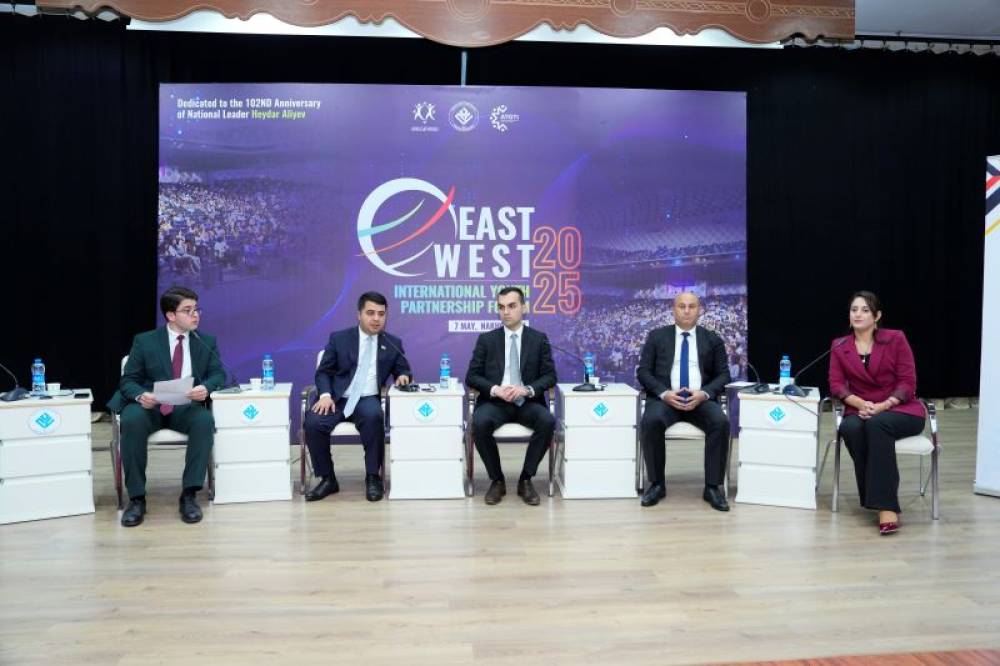 NDU-da Ümummilli Lider Heydər Əliyevin anadan olmasının 102-ci ildönümünə həsr olunmuş  “EAST - WEST International Youth Partnership Forum 2025” adlı beynəlxalq forum keçirilib