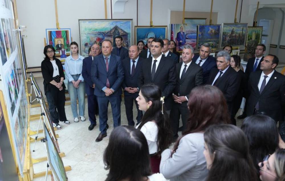 NDU-da Ümummilli Liderə həsr olunmuş rəsm sərgisi təqdim olunub