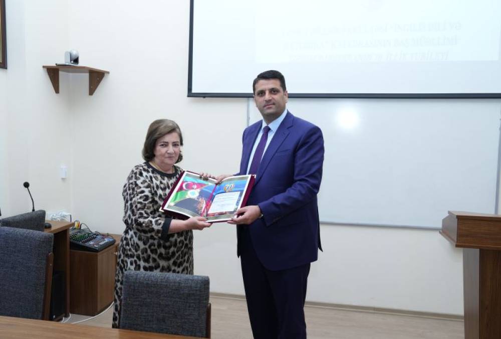 Ali təhsil ocağının müəllimi Sənəm Paşayevanın 70 illik yubileyi keçirilib