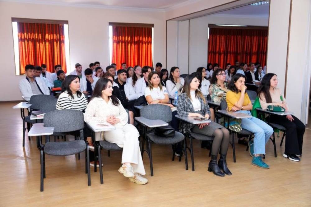 Mehrac Abbasov Naxçıvan Dövlət Universitetinin Tibb fakültəsinin müəllim və tələbələri üçün onlayn vebinar keçib