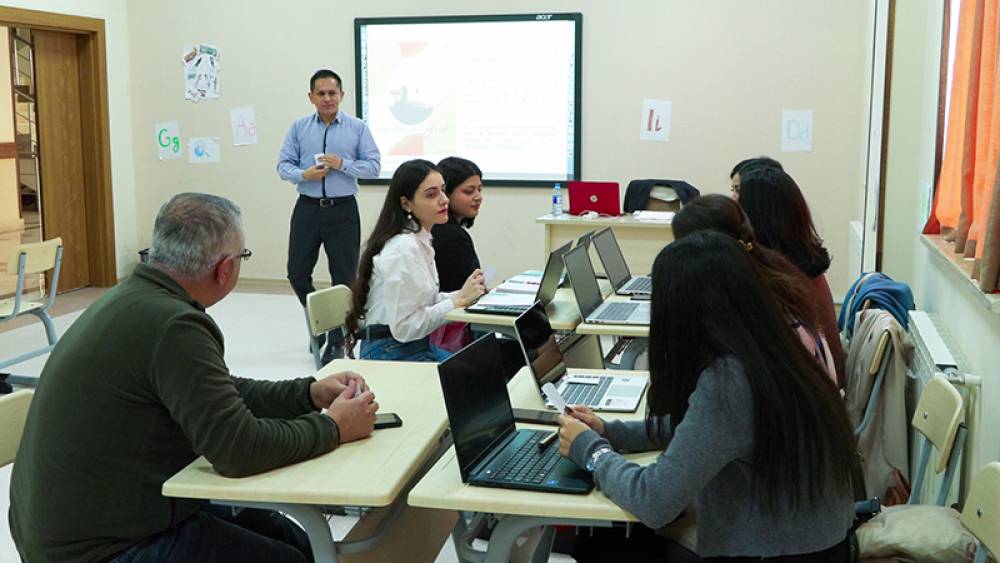 NDU-nun Beynəlxalq Kembric Məktəbində xaricdən dəvət olunan akademik koordinator təlim keçib