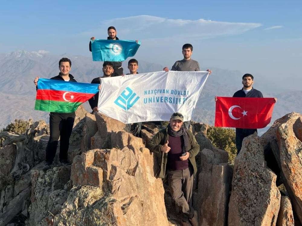 NDU-nun müəllim və tələbələri Haçadağ zirvəsinə ZƏFƏR yürüşü ediblər