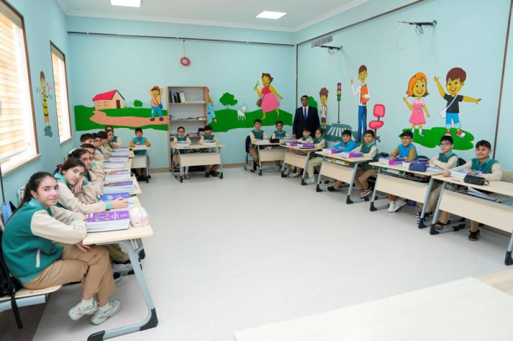 NDU-nun Beynəlxalq Kembric Məktəbinə yeni dərsliklər təqdim olunub