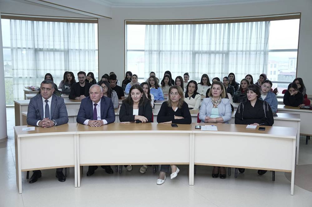 Naxçıvan Dövlət Universitetində Rəqəmsal və ənənəvi təhsilin müqayisəli təhlili haqqında vebinar keçirilib