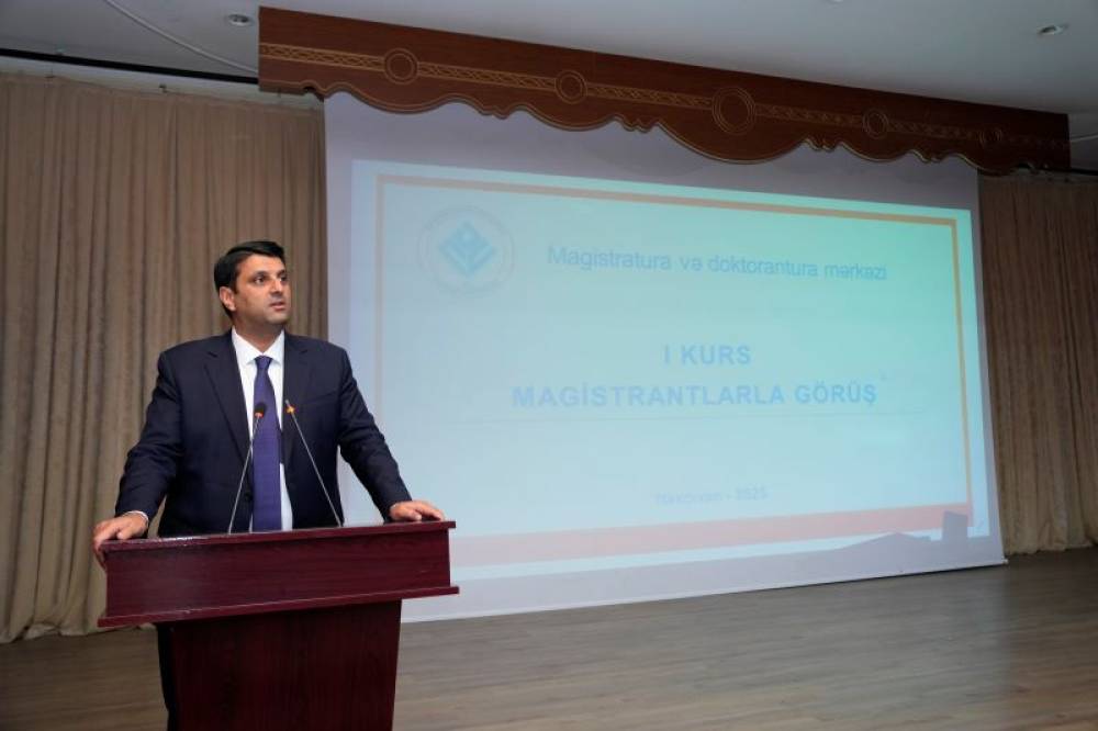 NDU-nun rektoru Elbrus İsayev I kurs magistrantlarla görüş keçirib