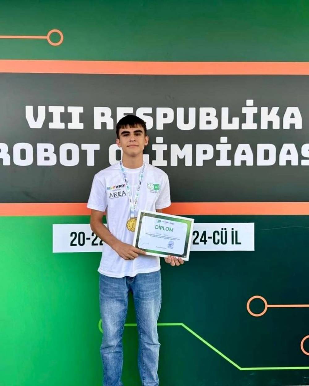 Naxçıvan Dövlət Universitetinin nəzdindəki ingilis dilli gimnaziyanın şagirdi Hüseyn Tahirov ölkəmizi Dünya Robot Olimpiadasında təmsil edəcək