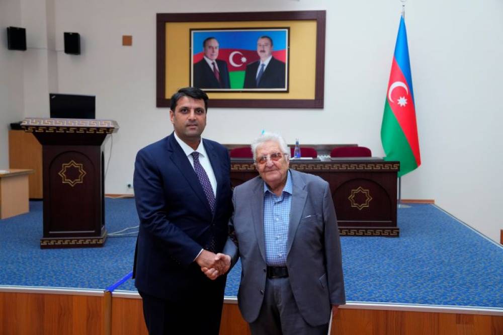 NDU-nun rektoru Elbrus İsayev  “Milli Musiqi Günü” münasibətilə İncəsənət fakültəsinin müəllim və tələbələri ilə görüşüb